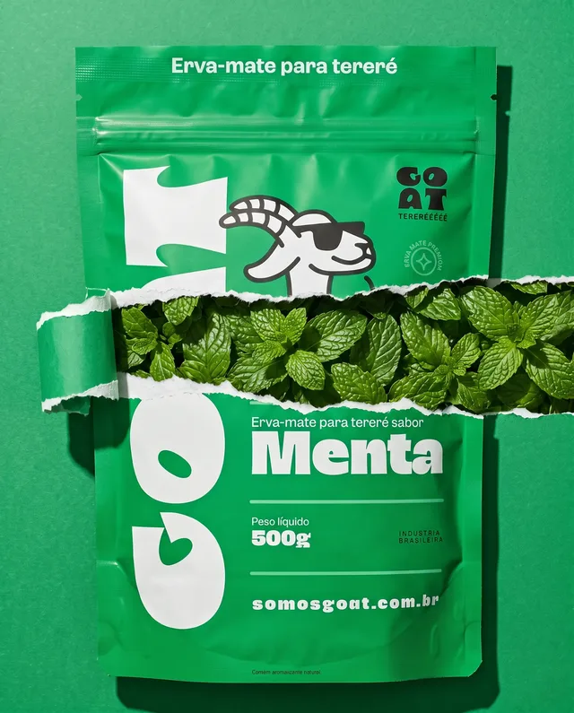 Embalagem Menta da Goat rasgada ao meio, mostrando as folhas de hortelã